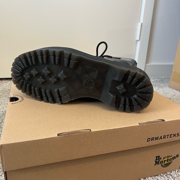 Dr. Martens - Women size 8 platform boots - Picture 4 of 4